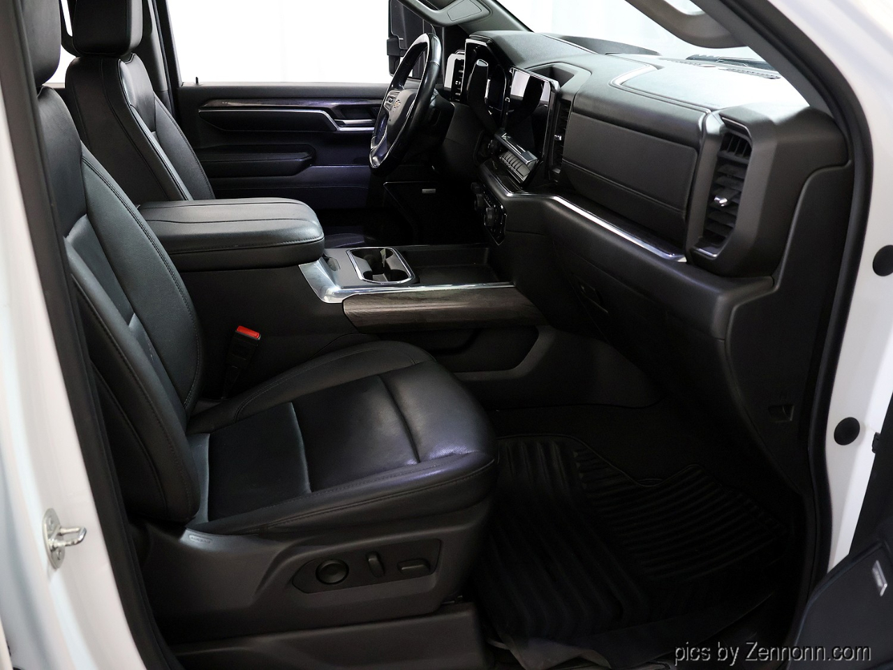 Chevrolet Silverado 3500HD 4WD Crew Cab 172" LTZ 2024