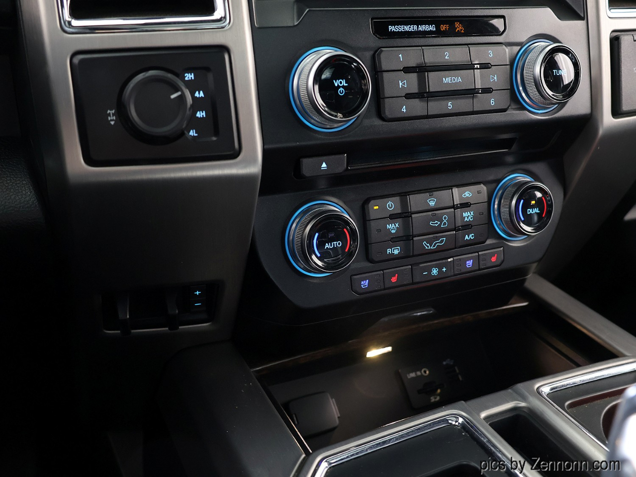 Ford F-150 4WD SuperCrew 157" Platinum 2015