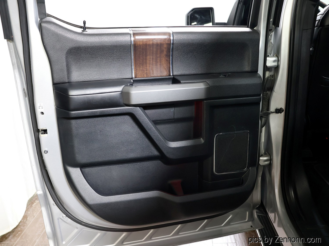 Ford F-150 4WD SuperCrew 157" Platinum 2015