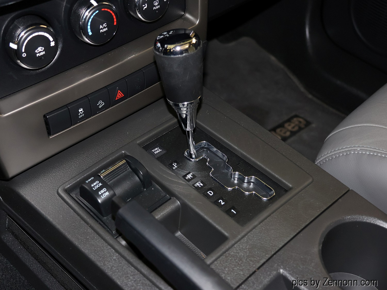 Jeep Liberty 4WD 4dr Sport 2012