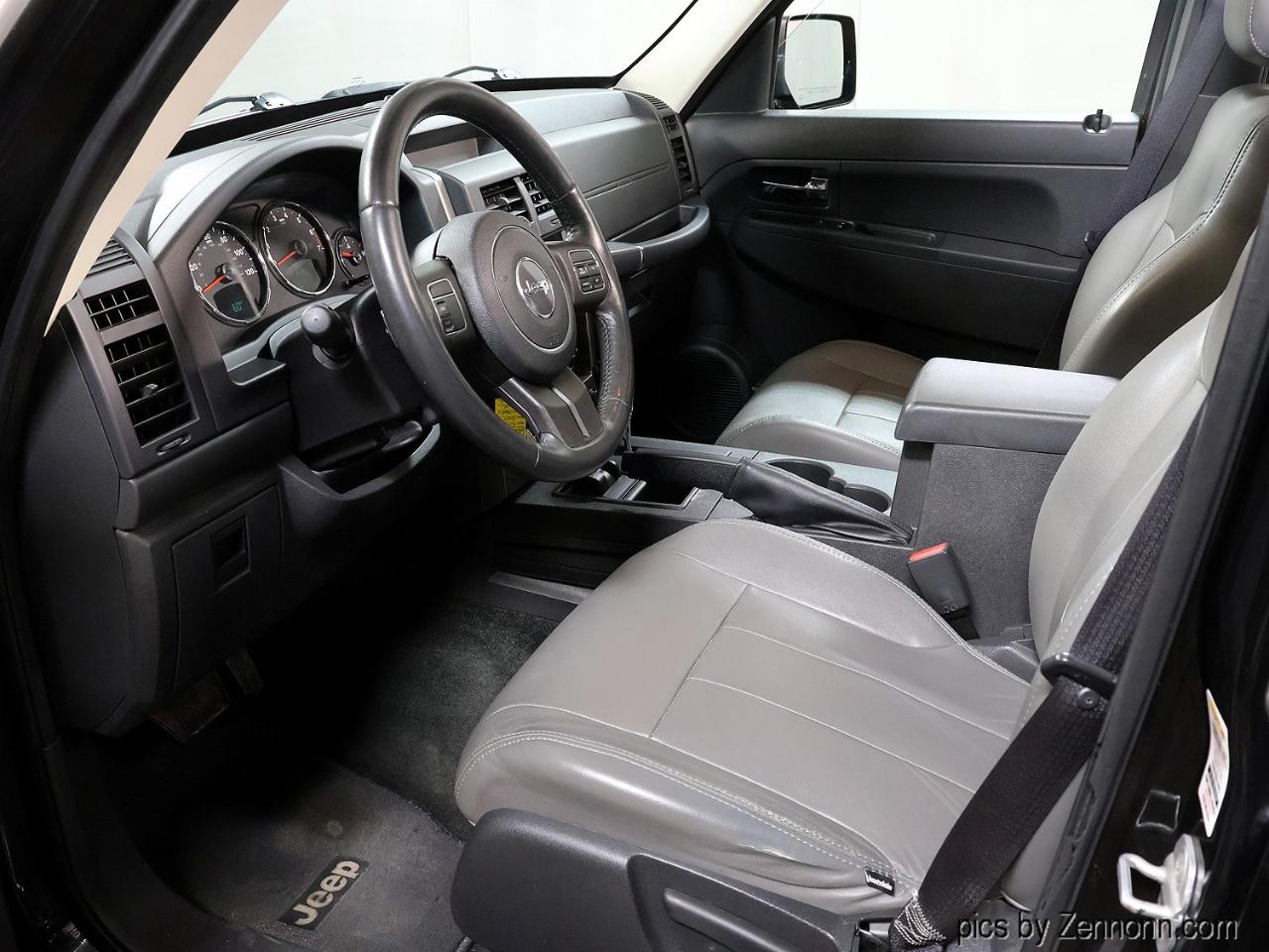 Jeep Liberty 4WD 4dr Sport 2012