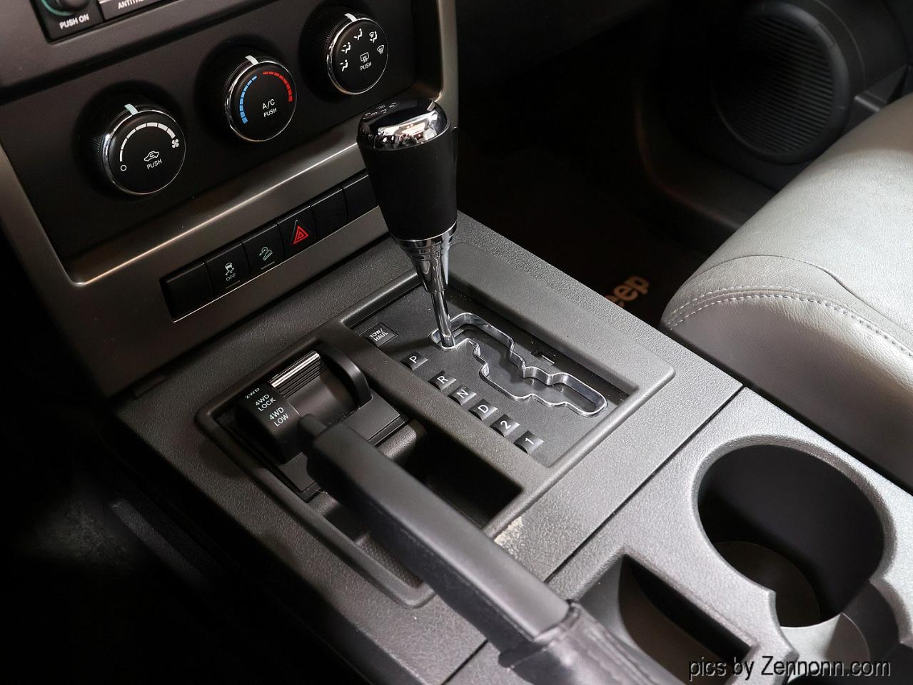 Jeep Liberty 4WD 4dr Sport 2012