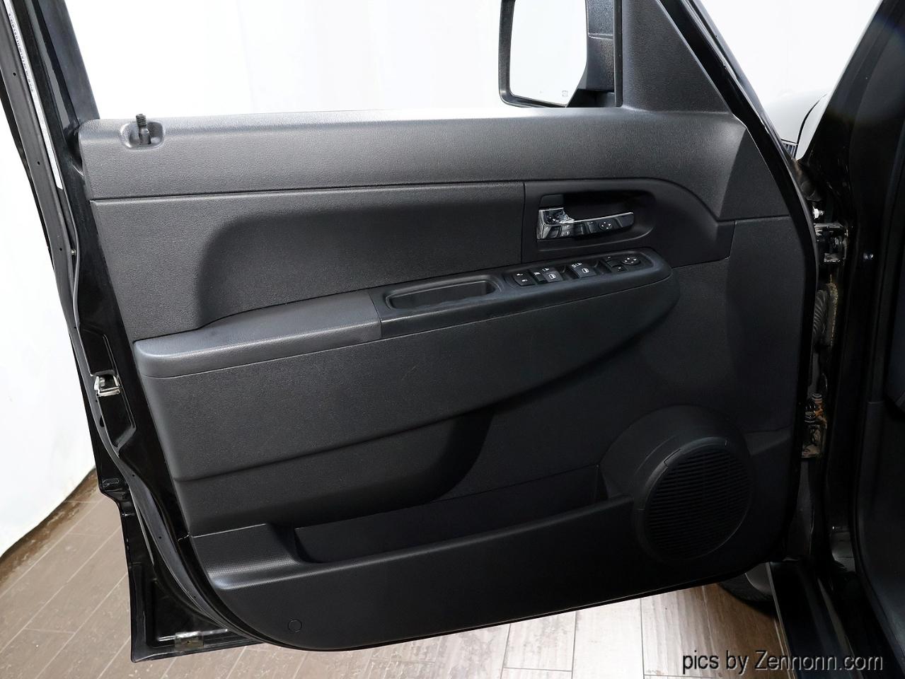 Jeep Liberty 4WD 4dr Sport 2012