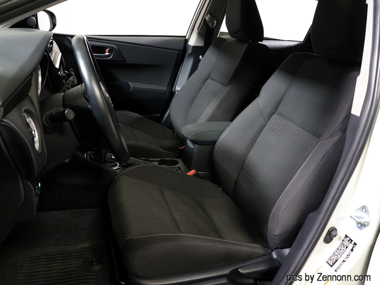 Toyota Corolla iM 4D Hatchback 6sp 2017