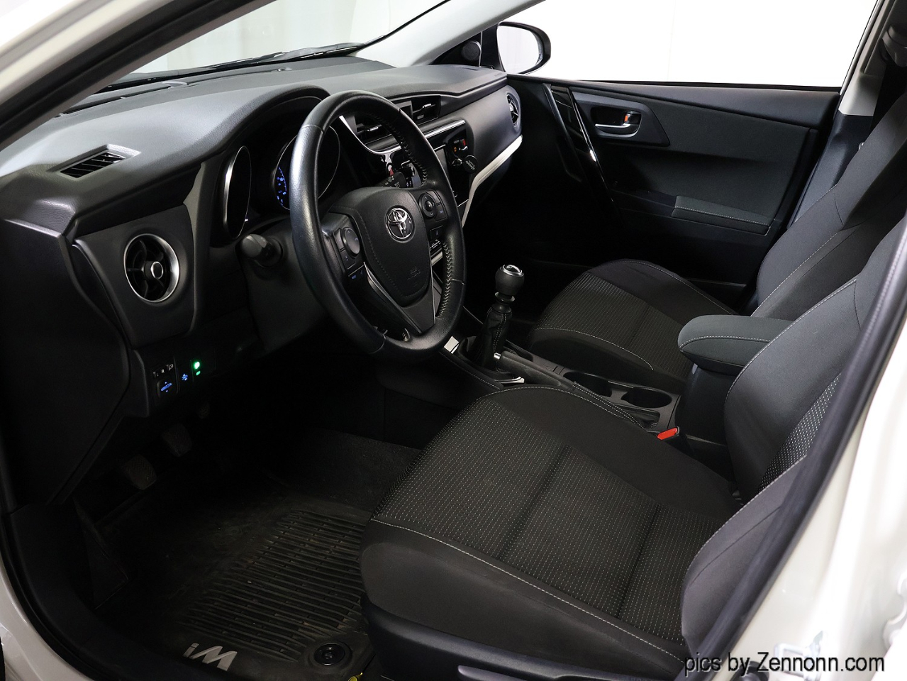 Toyota Corolla iM 4D Hatchback 6sp 2017