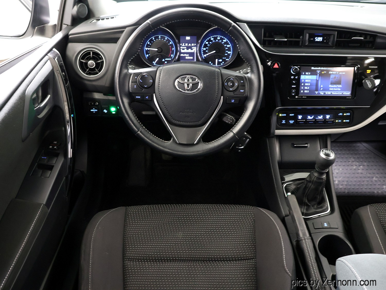 Toyota Corolla iM 4D Hatchback 6sp 2017