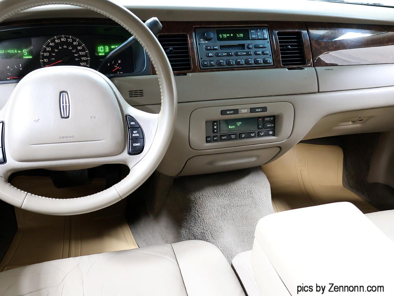 Lincoln Town Car 4dr Sdn Executive 2001