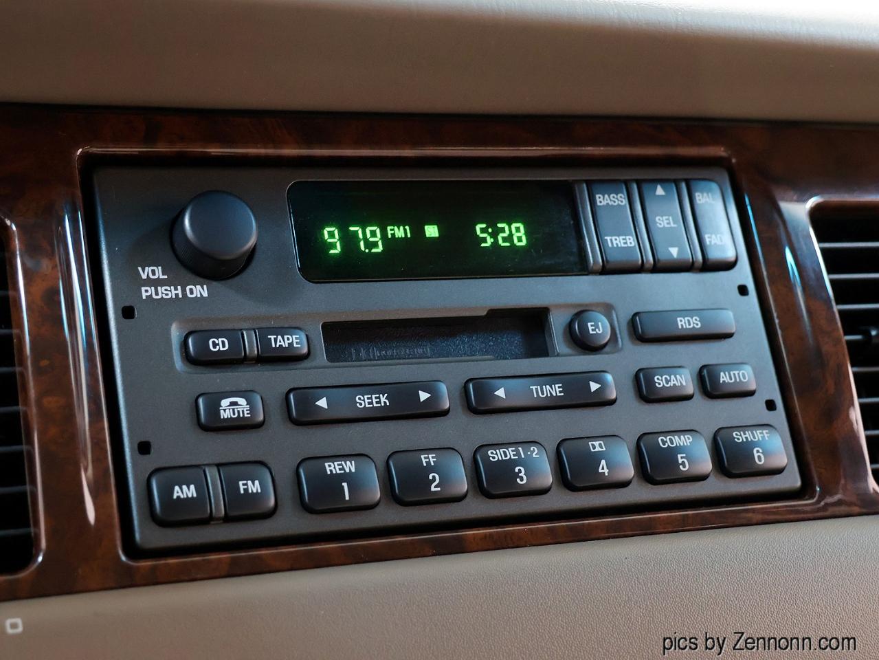 Lincoln Town Car 4dr Sdn Executive 2001