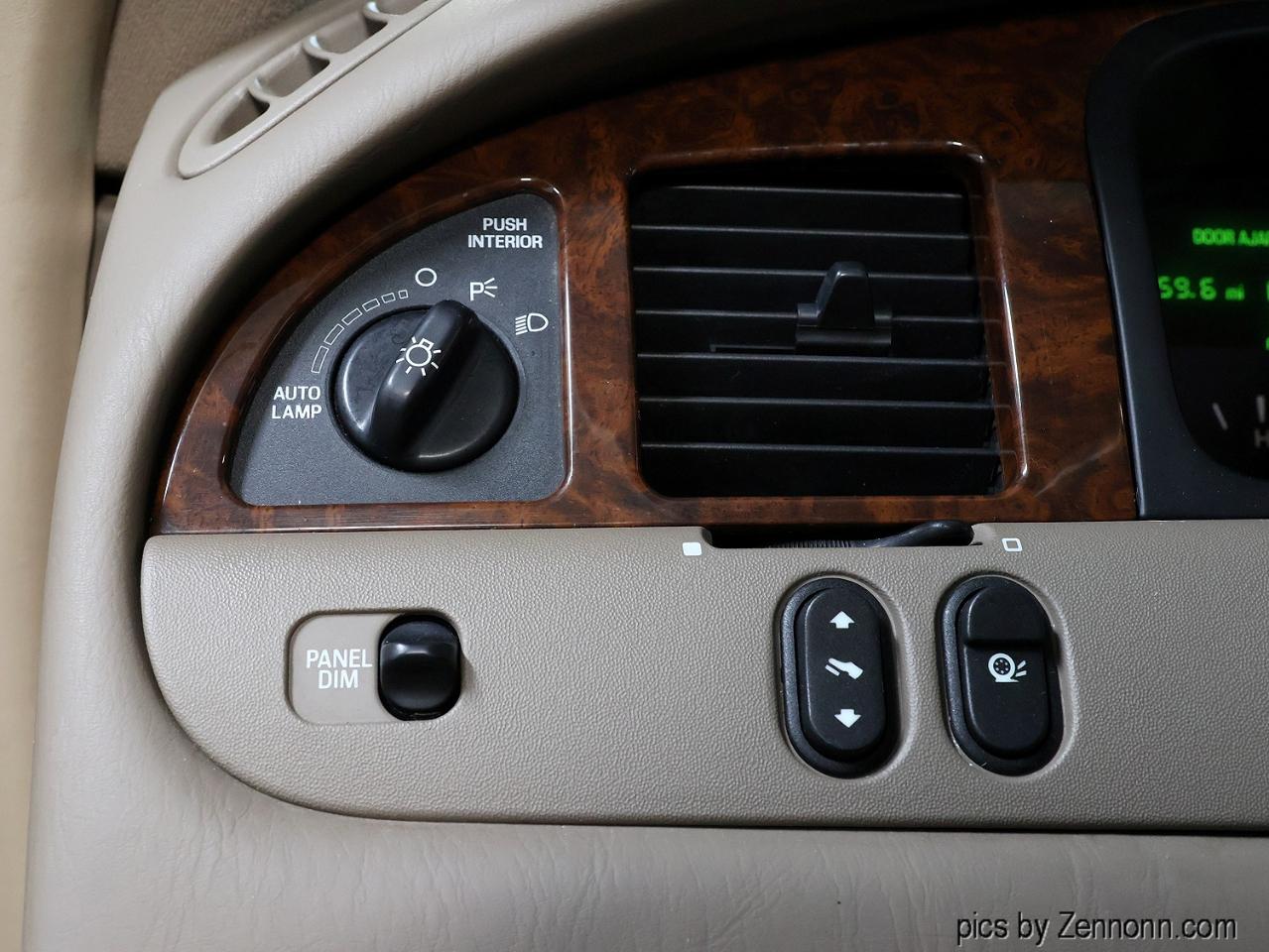 Lincoln Town Car 4dr Sdn Executive 2001