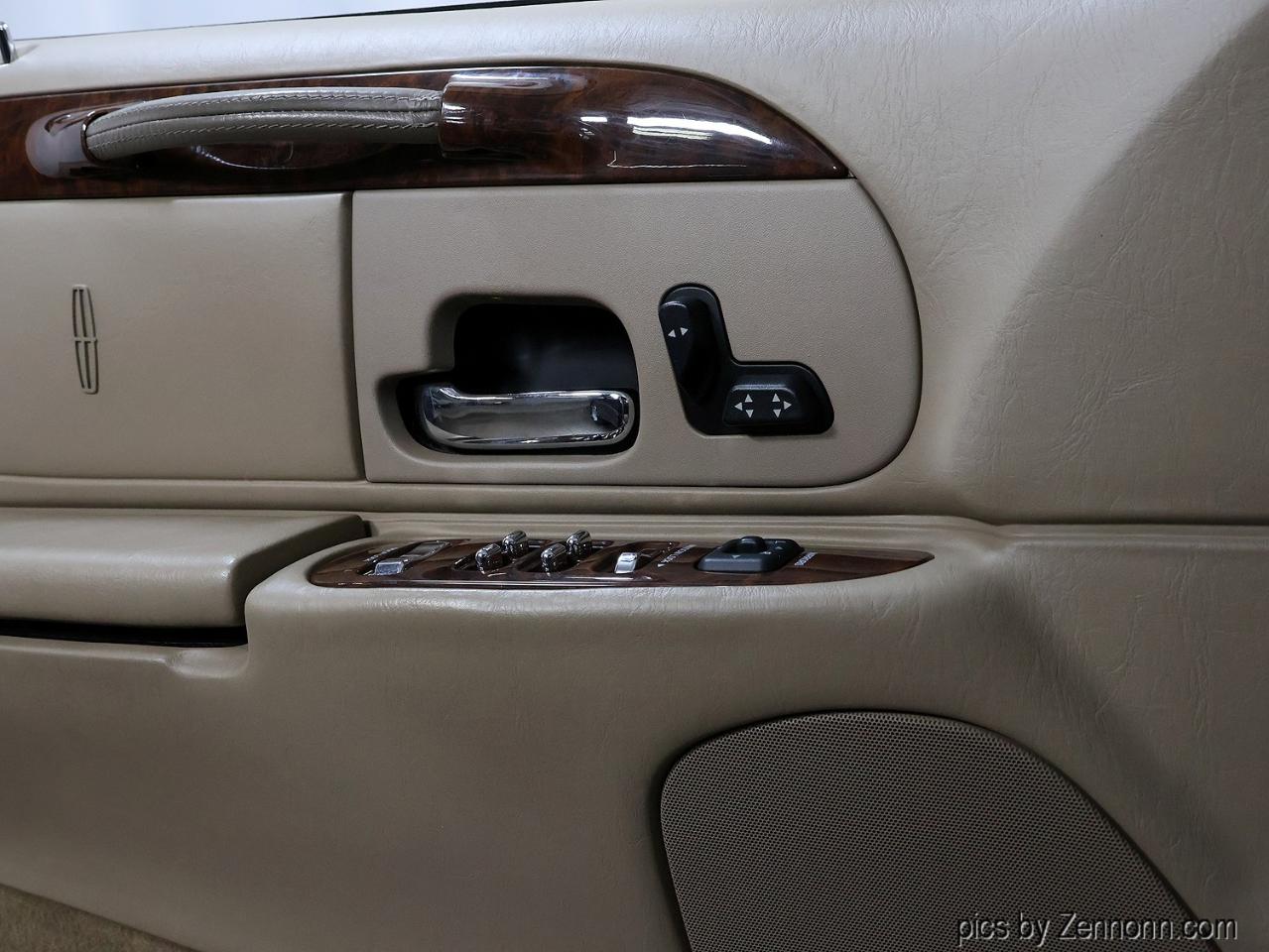 Lincoln Town Car 4dr Sdn Executive 2001