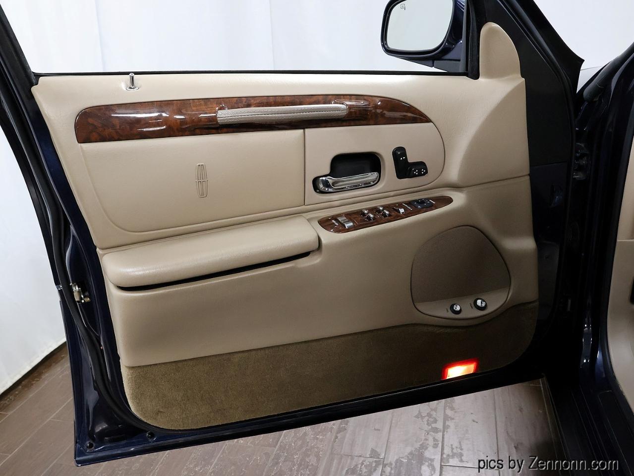 Lincoln Town Car 4dr Sdn Executive 2001