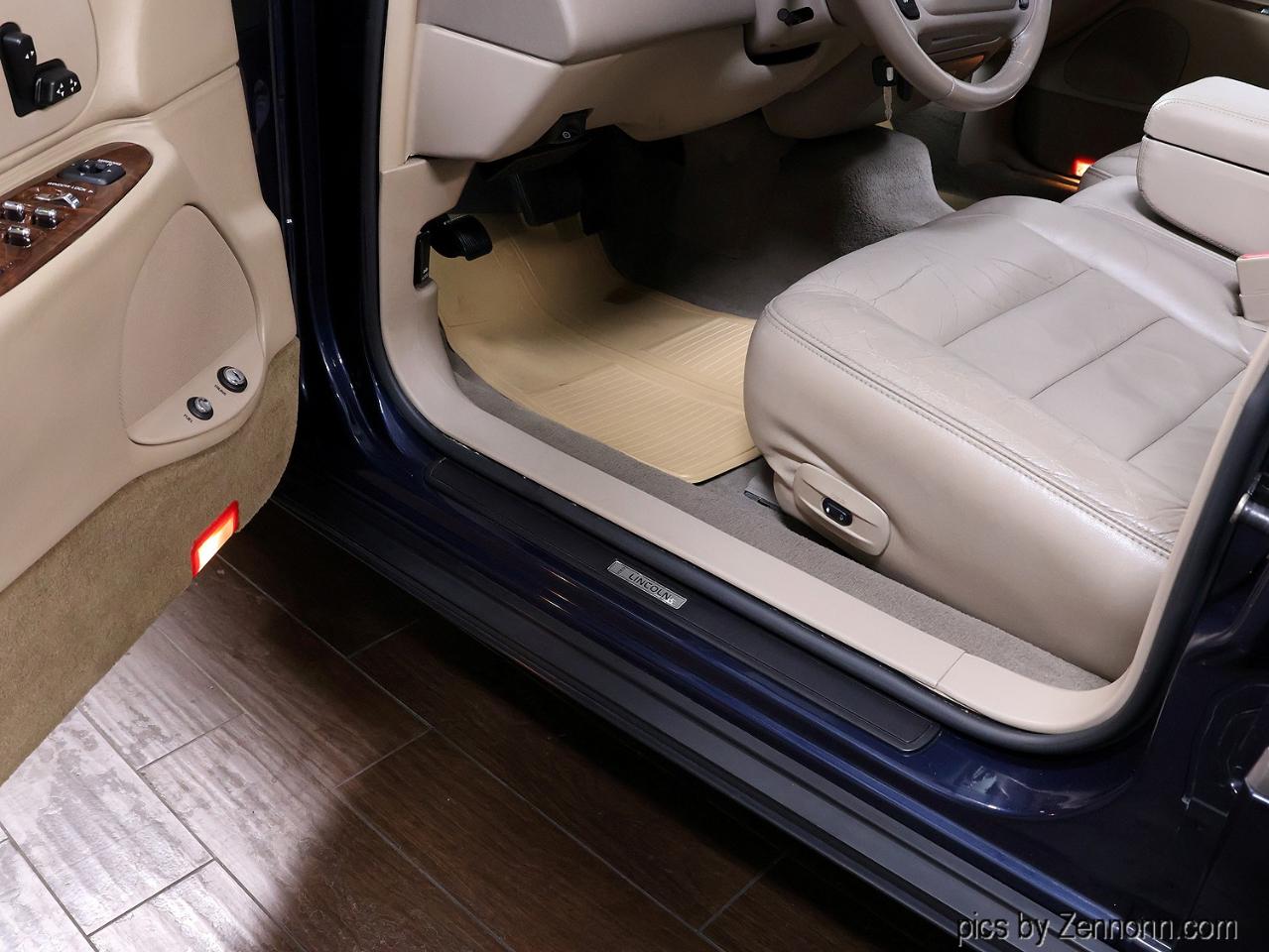 Lincoln Town Car 4dr Sdn Executive 2001