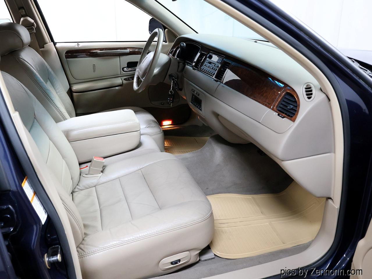 Lincoln Town Car 4dr Sdn Executive 2001