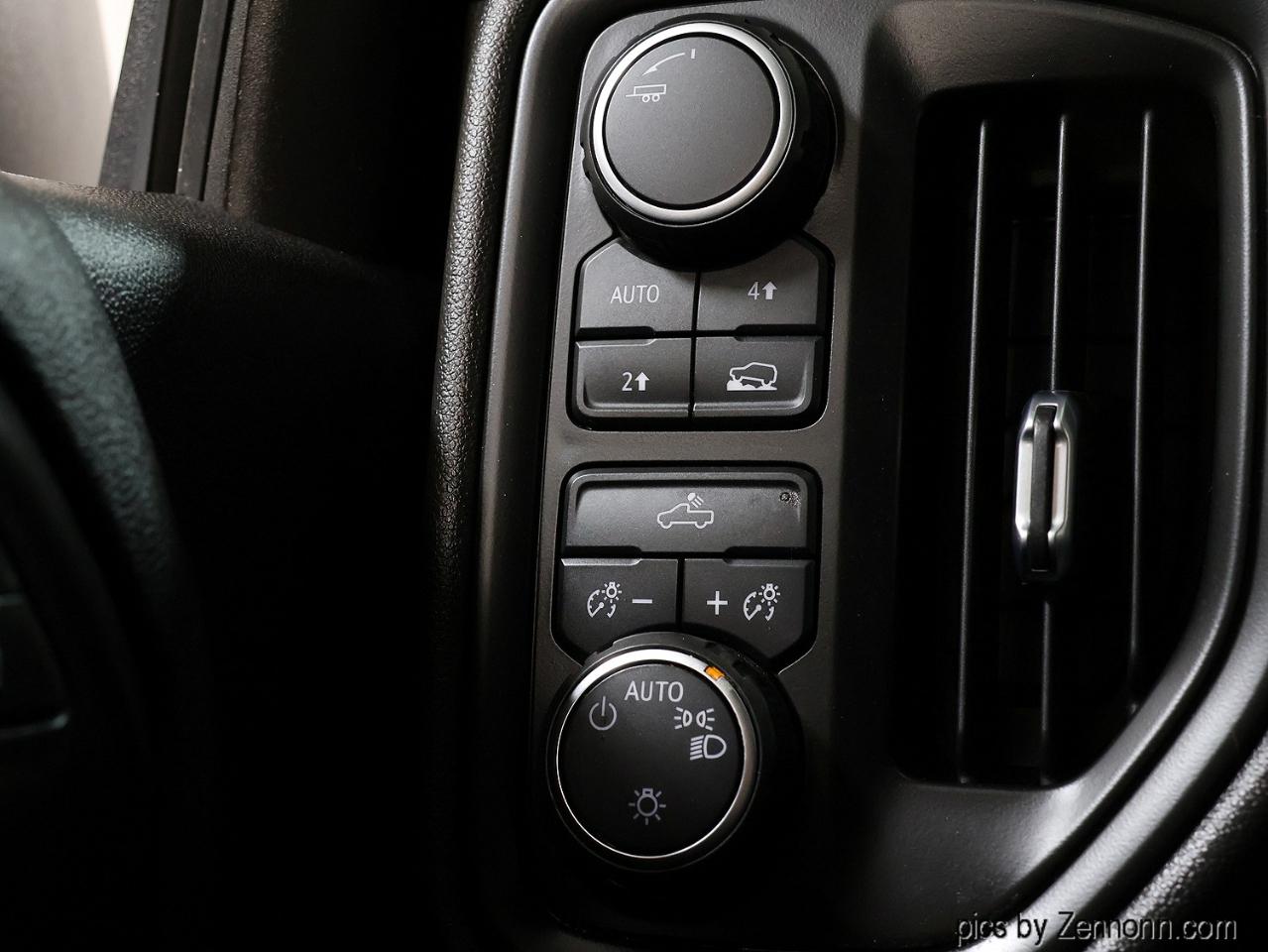 Chevrolet Silverado 1500 4WD Crew Cab 147" Custom 2021