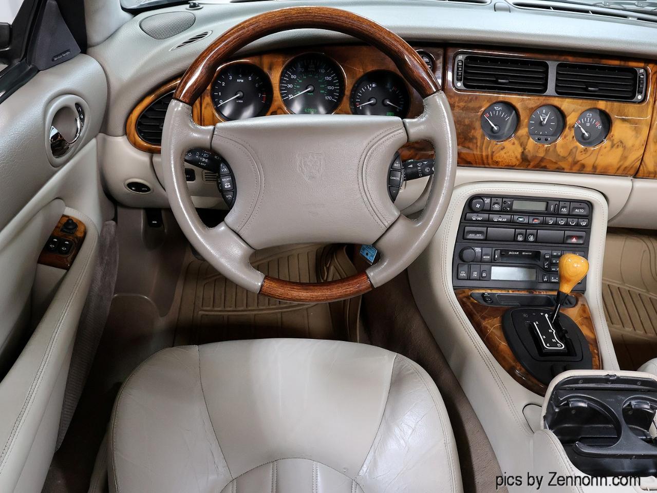 Jaguar XK8 2dr Convertible 1999