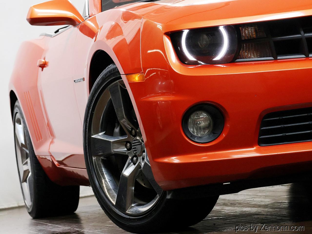 View vehicle photo 4