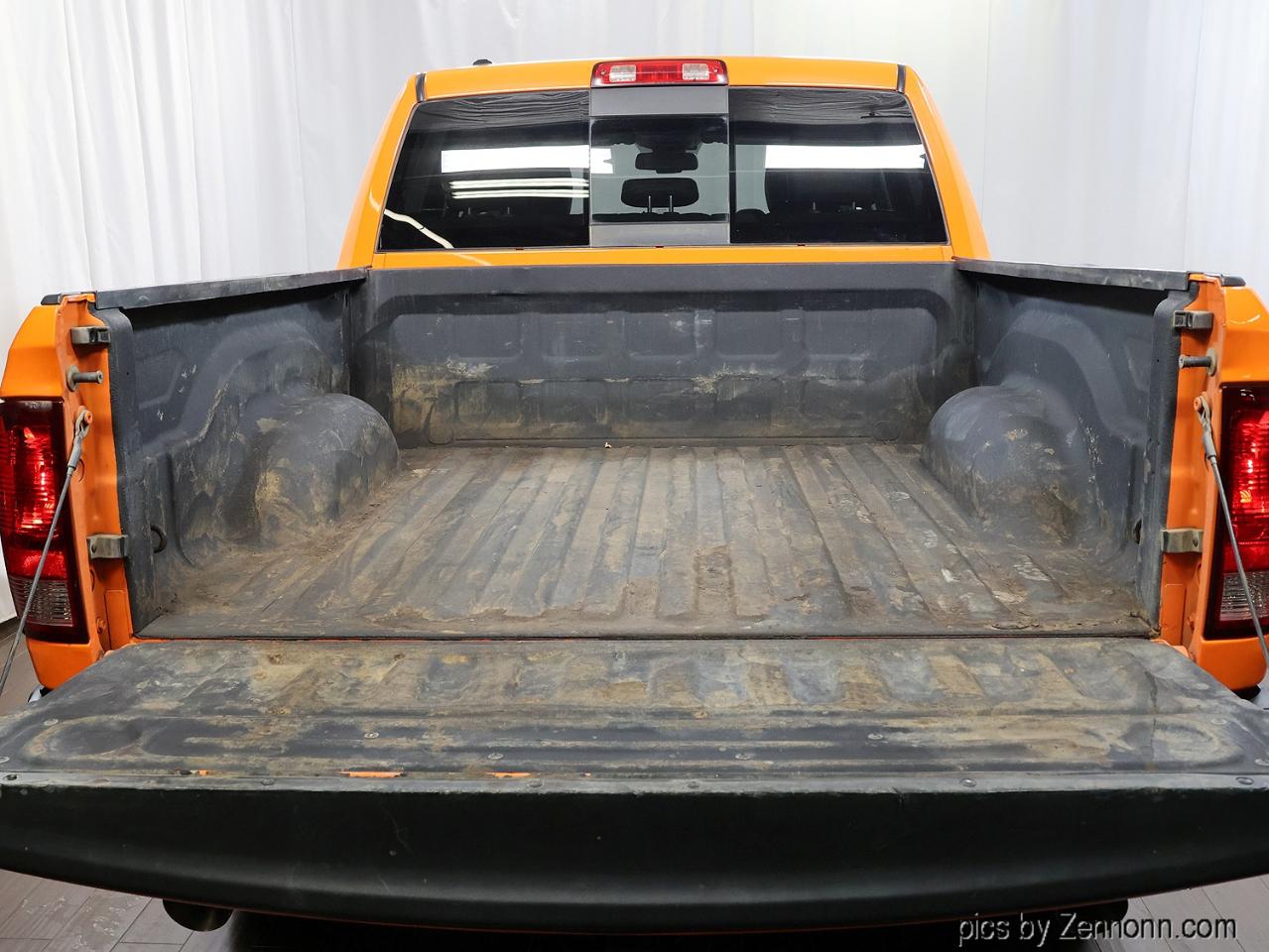 RAM 1500 4WD Crew Cab 140.5" Sport 2017