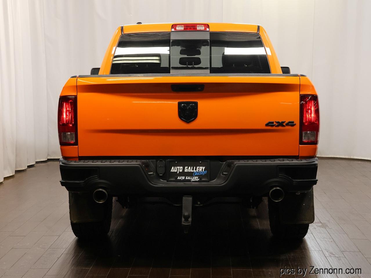 RAM 1500 4WD Crew Cab 140.5" Sport 2017