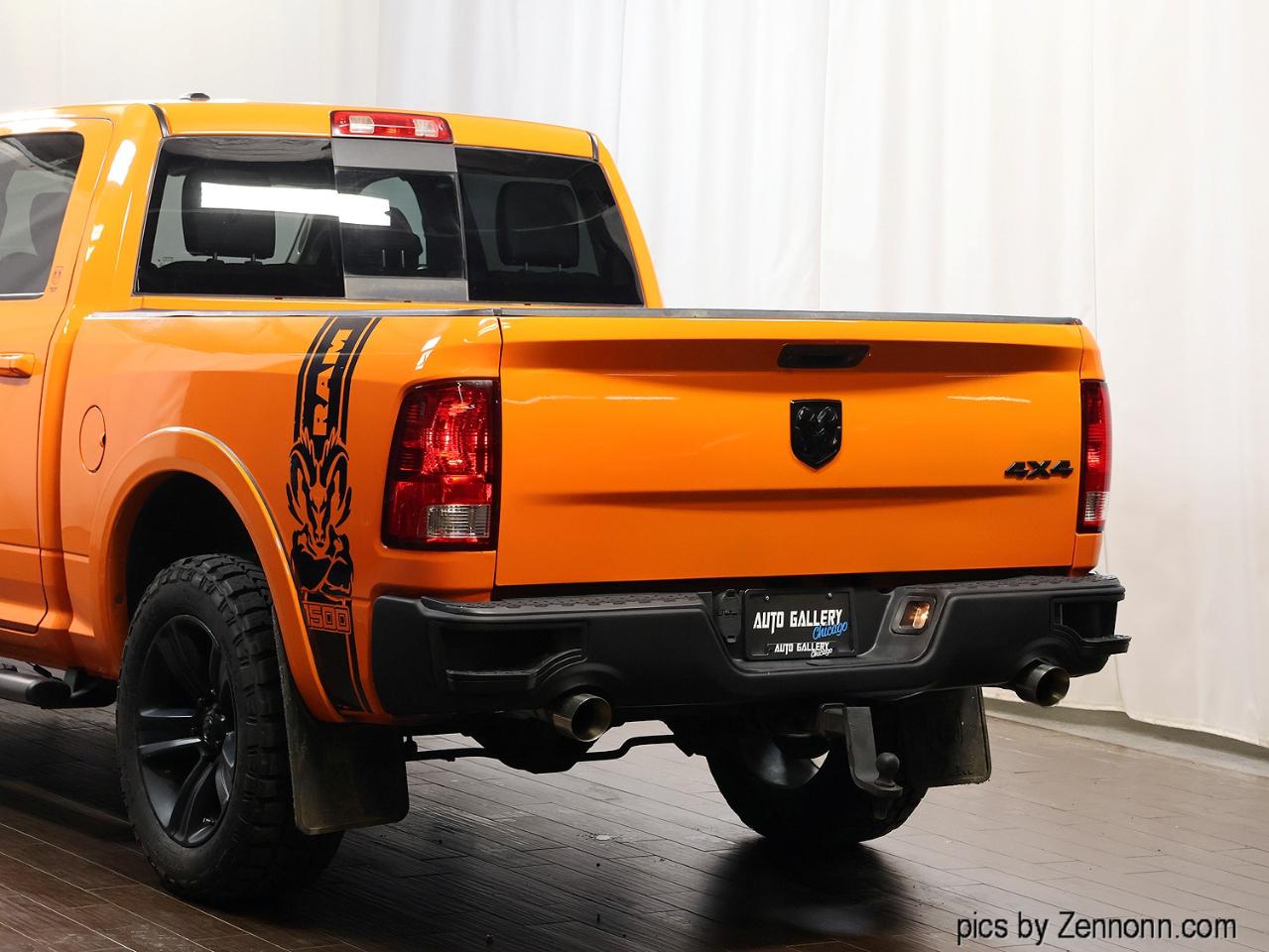 RAM 1500 4WD Crew Cab 140.5" Sport 2017