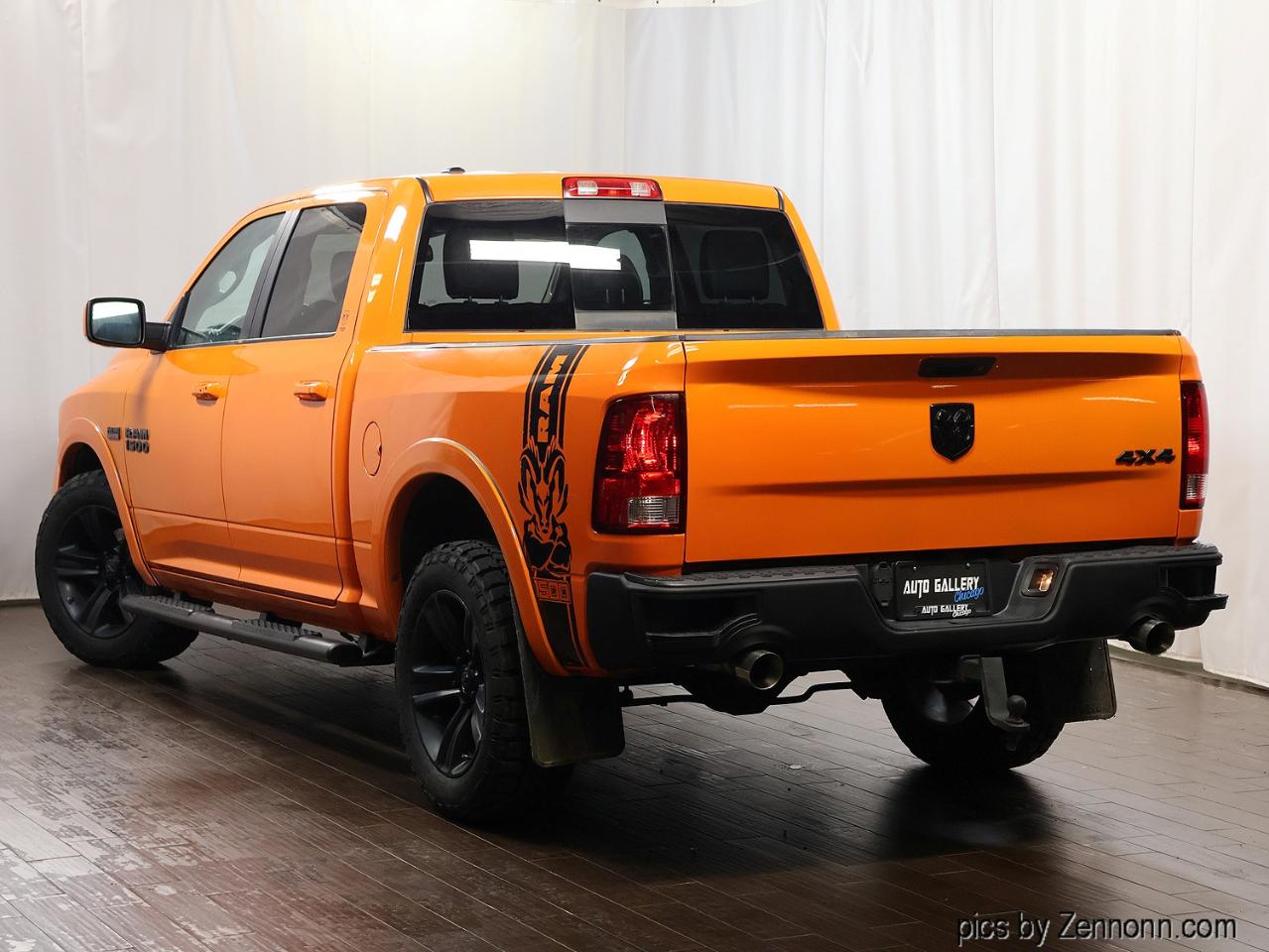 RAM 1500 4WD Crew Cab 140.5" Sport 2017