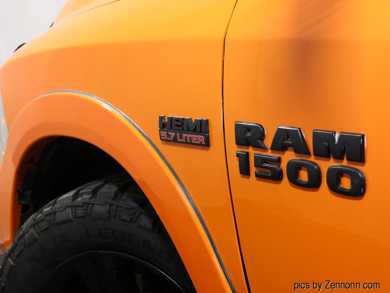 RAM 1500 4WD Crew Cab 140.5" Sport 2017