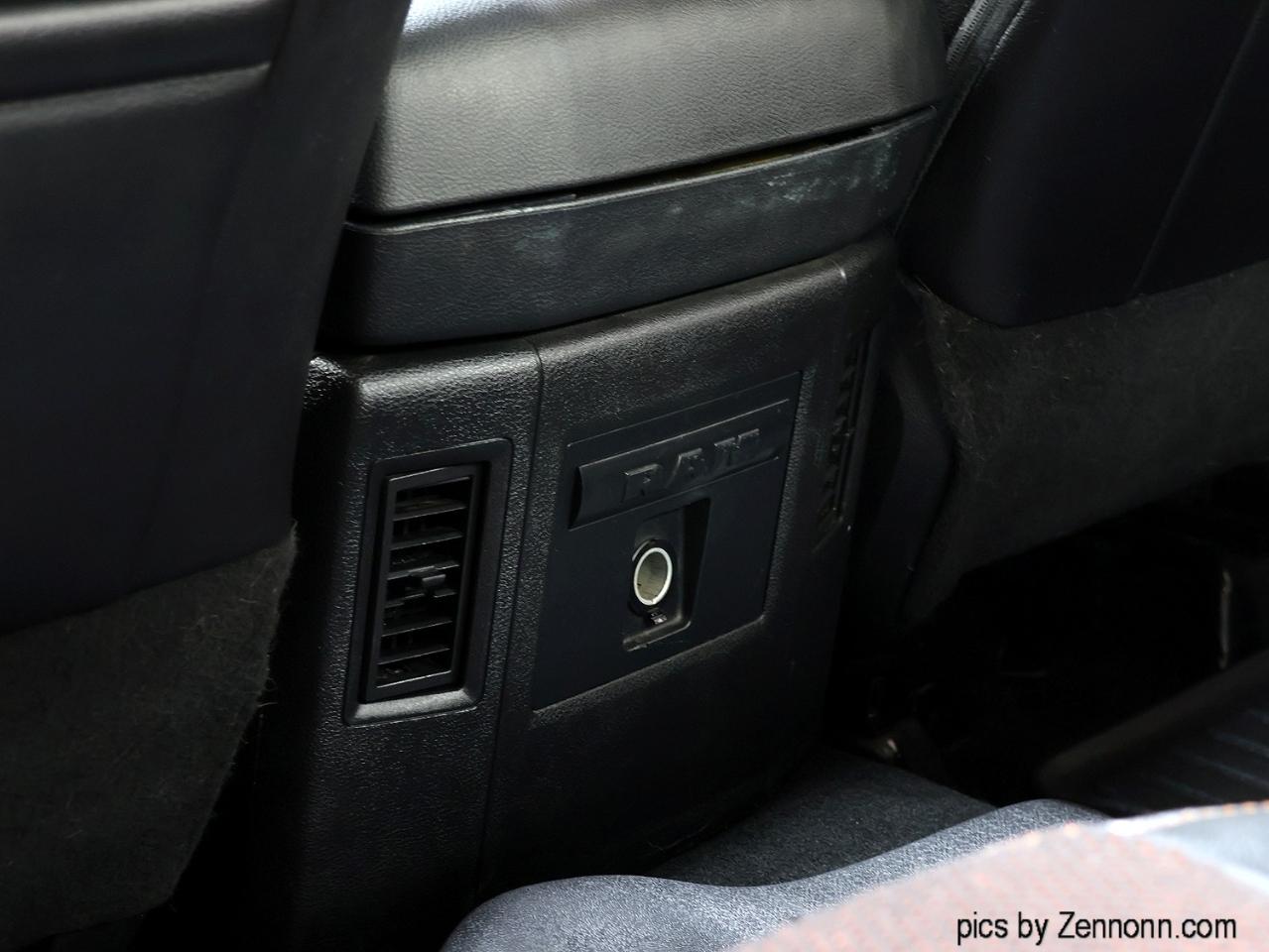 RAM 1500 4WD Crew Cab 140.5" Sport 2017