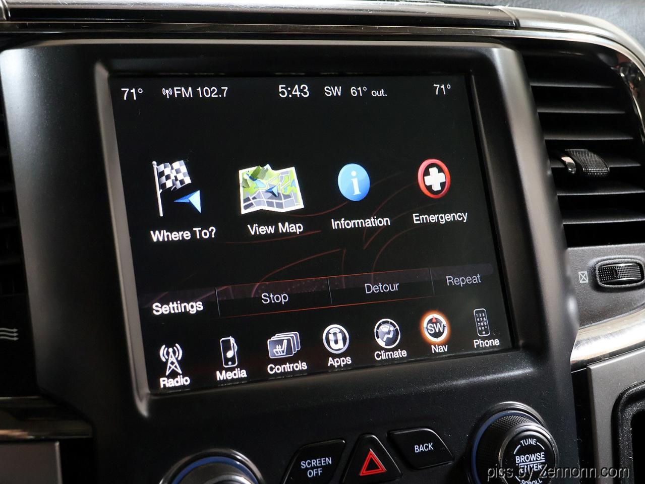 RAM 1500 4WD Crew Cab 140.5" Sport 2017