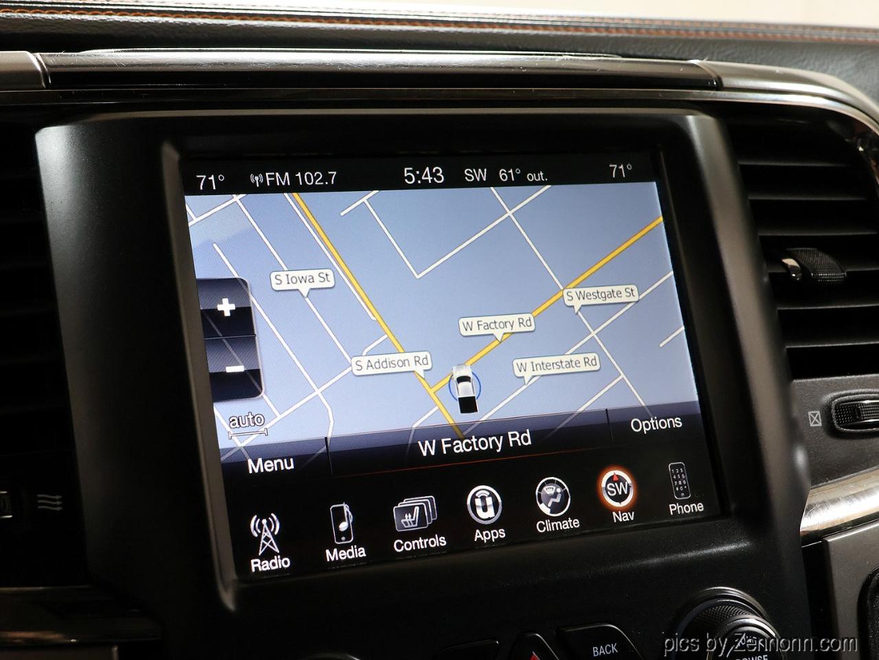 RAM 1500 4WD Crew Cab 140.5" Sport 2017