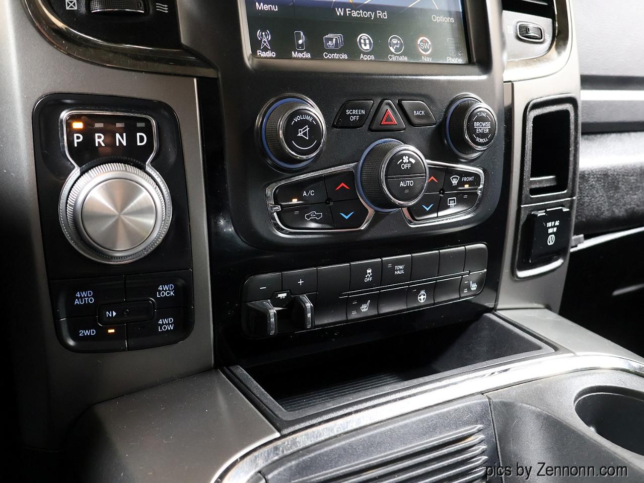 RAM 1500 4WD Crew Cab 140.5" Sport 2017