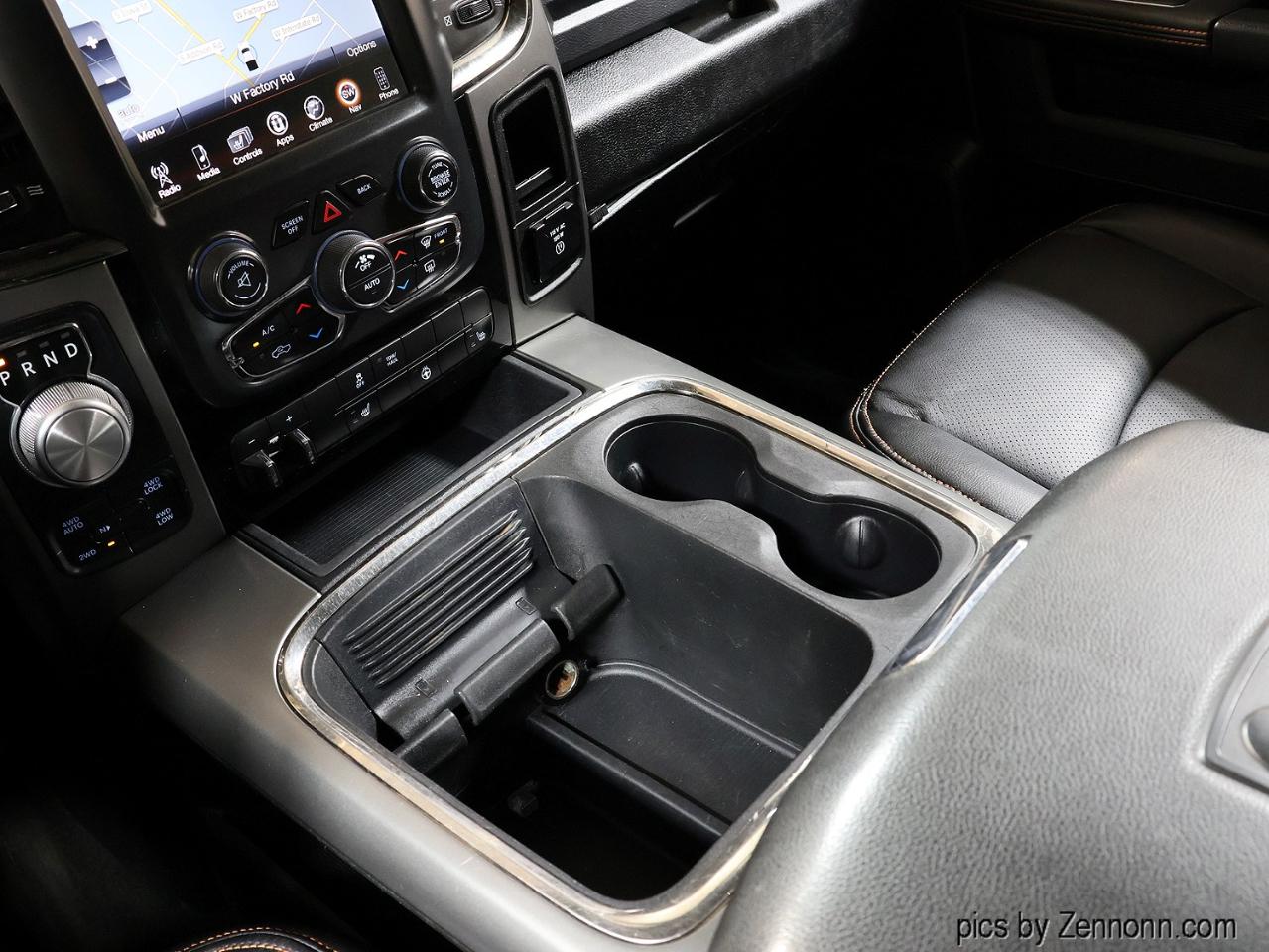 RAM 1500 4WD Crew Cab 140.5" Sport 2017