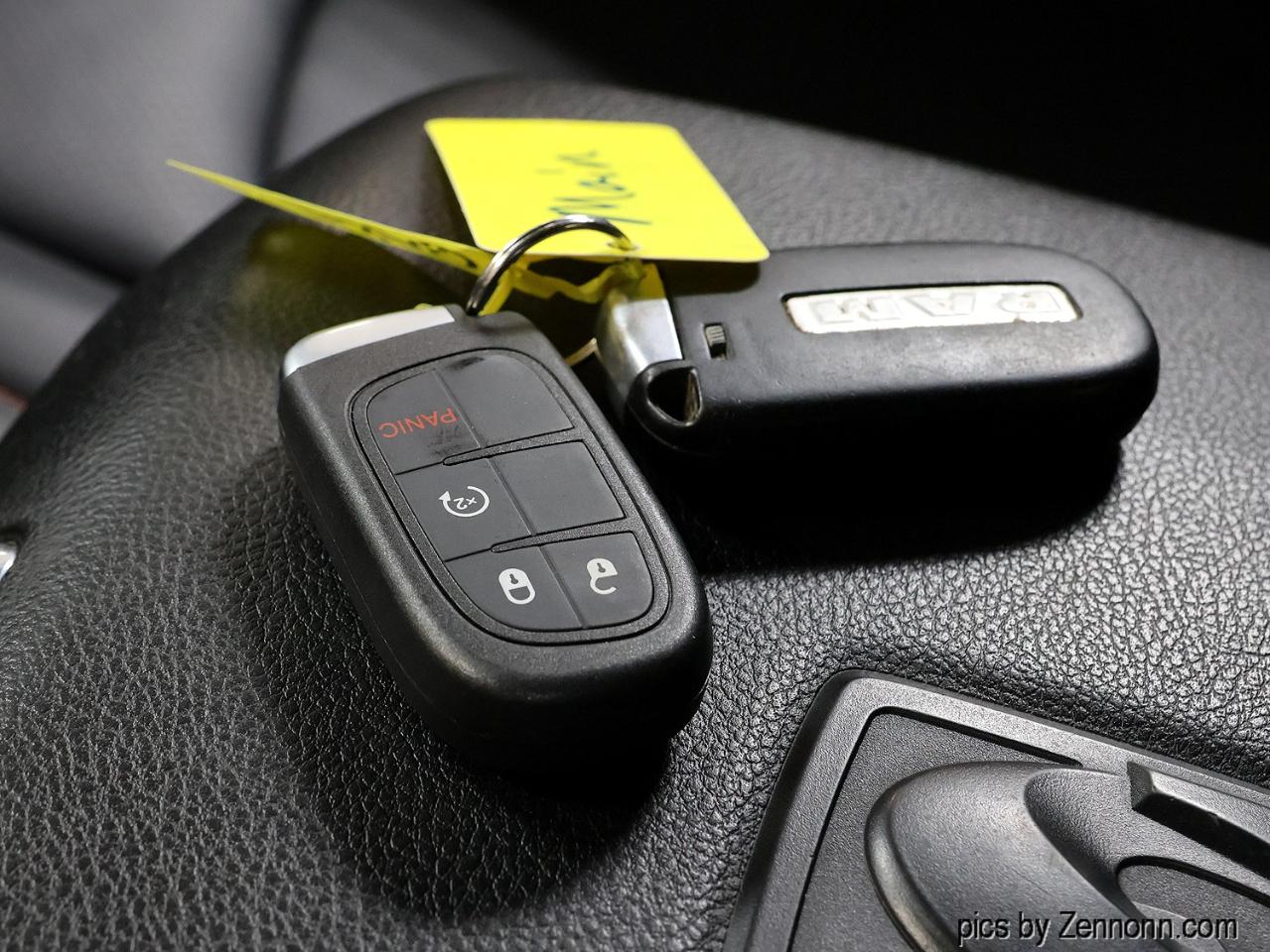 RAM 1500 4WD Crew Cab 140.5" Sport 2017