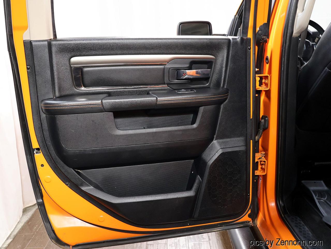 RAM 1500 4WD Crew Cab 140.5" Sport 2017