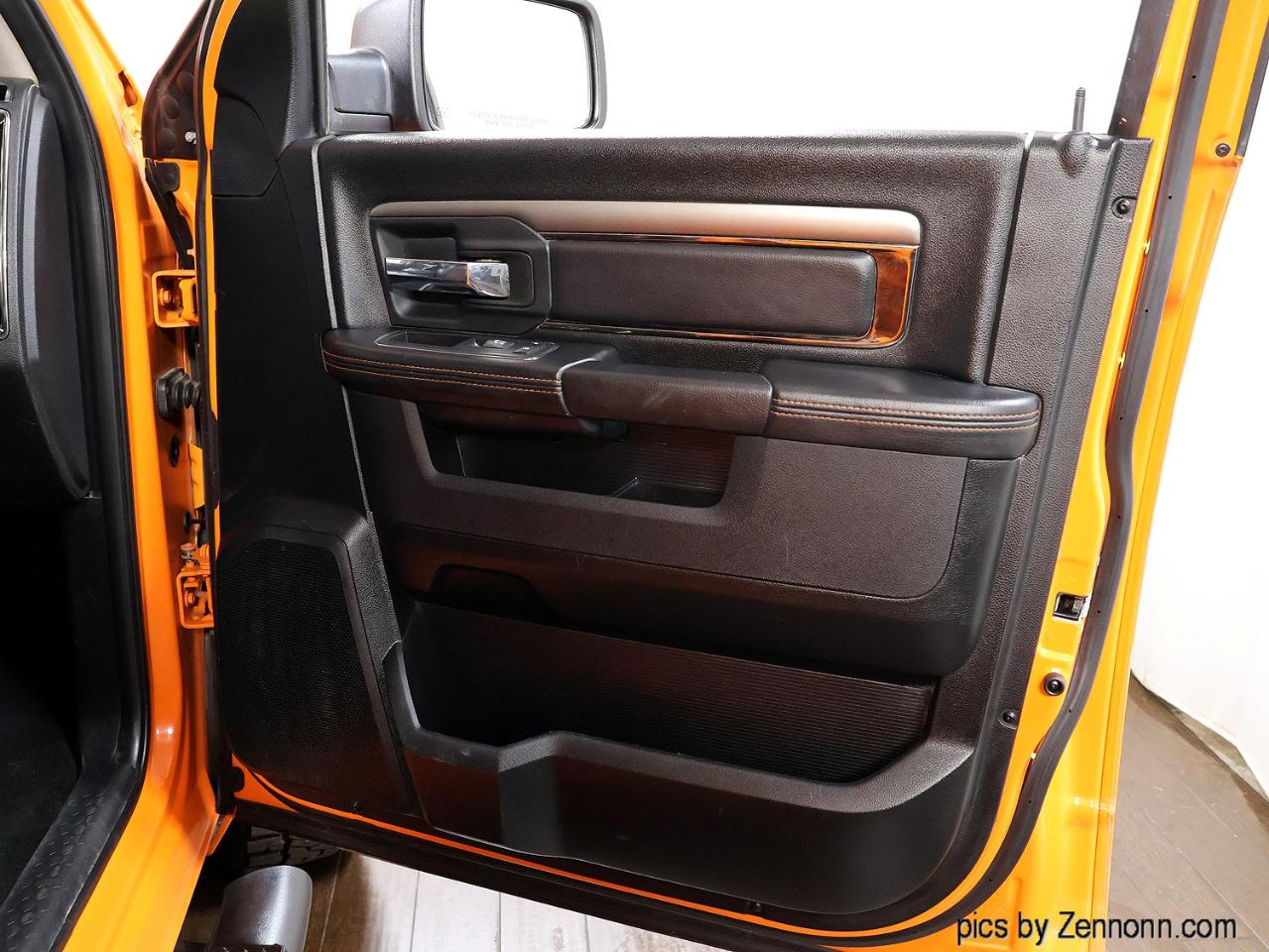 RAM 1500 4WD Crew Cab 140.5" Sport 2017