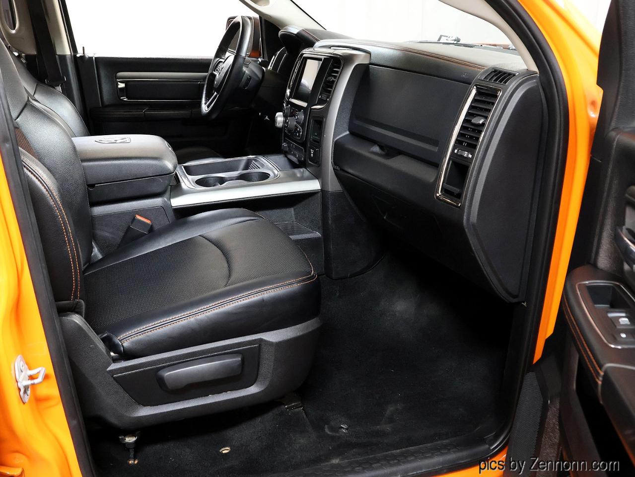 RAM 1500 4WD Crew Cab 140.5" Sport 2017