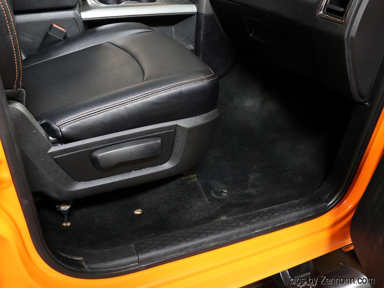 RAM 1500 4WD Crew Cab 140.5" Sport 2017