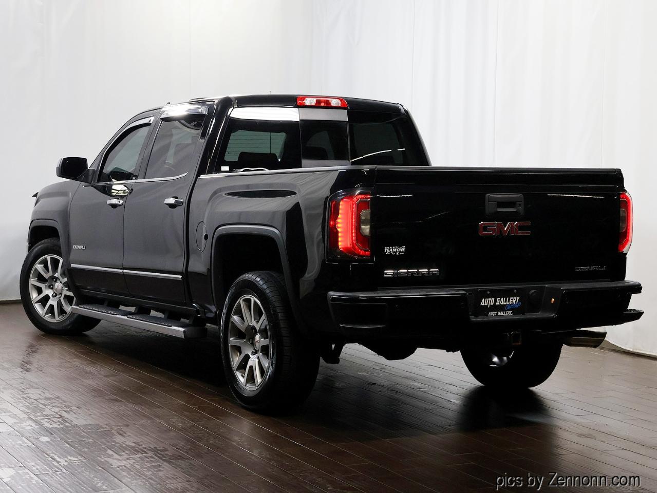 GMC Sierra 1500 4WD Crew Cab 143.5" Denali 2018