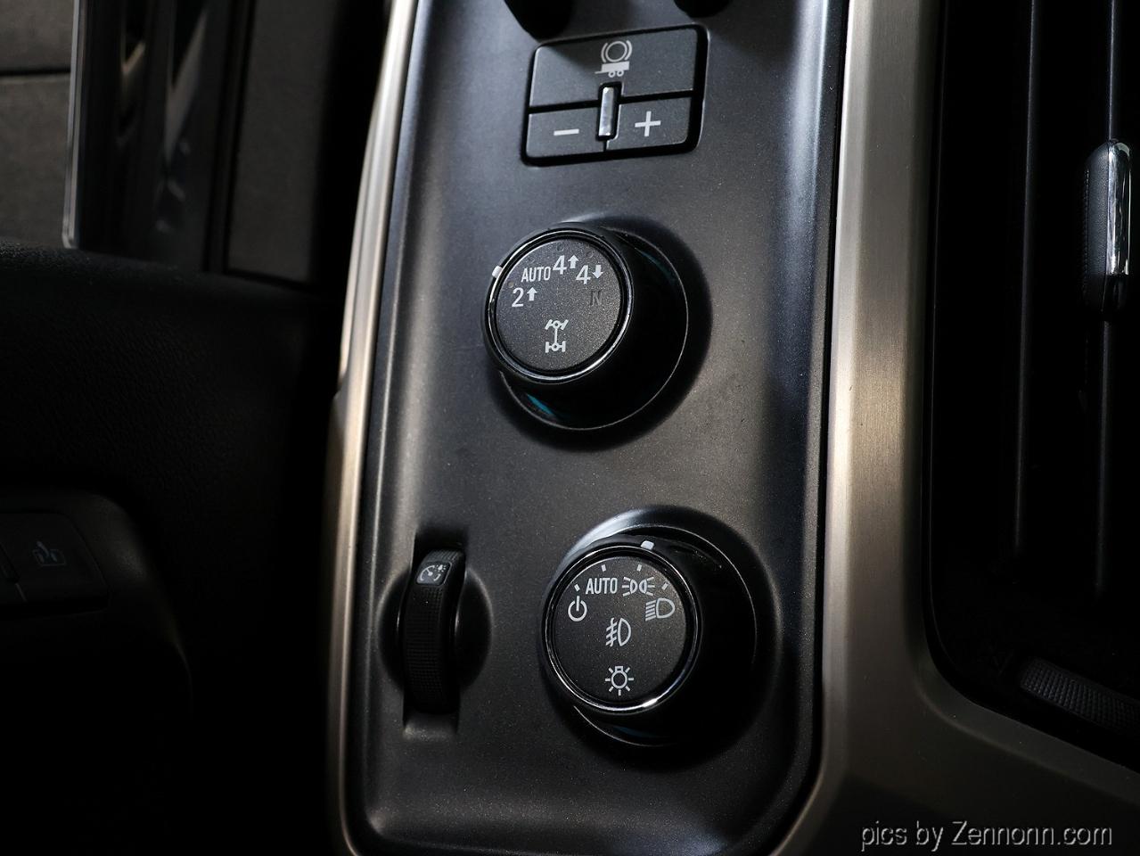 GMC Sierra 1500 4WD Crew Cab 143.5" Denali 2018