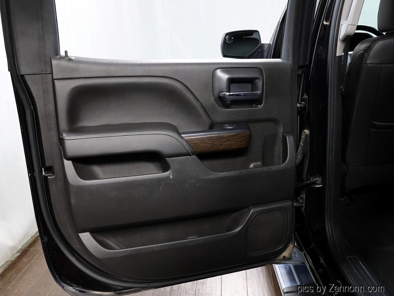 GMC Sierra 1500 4WD Crew Cab 143.5" Denali 2018