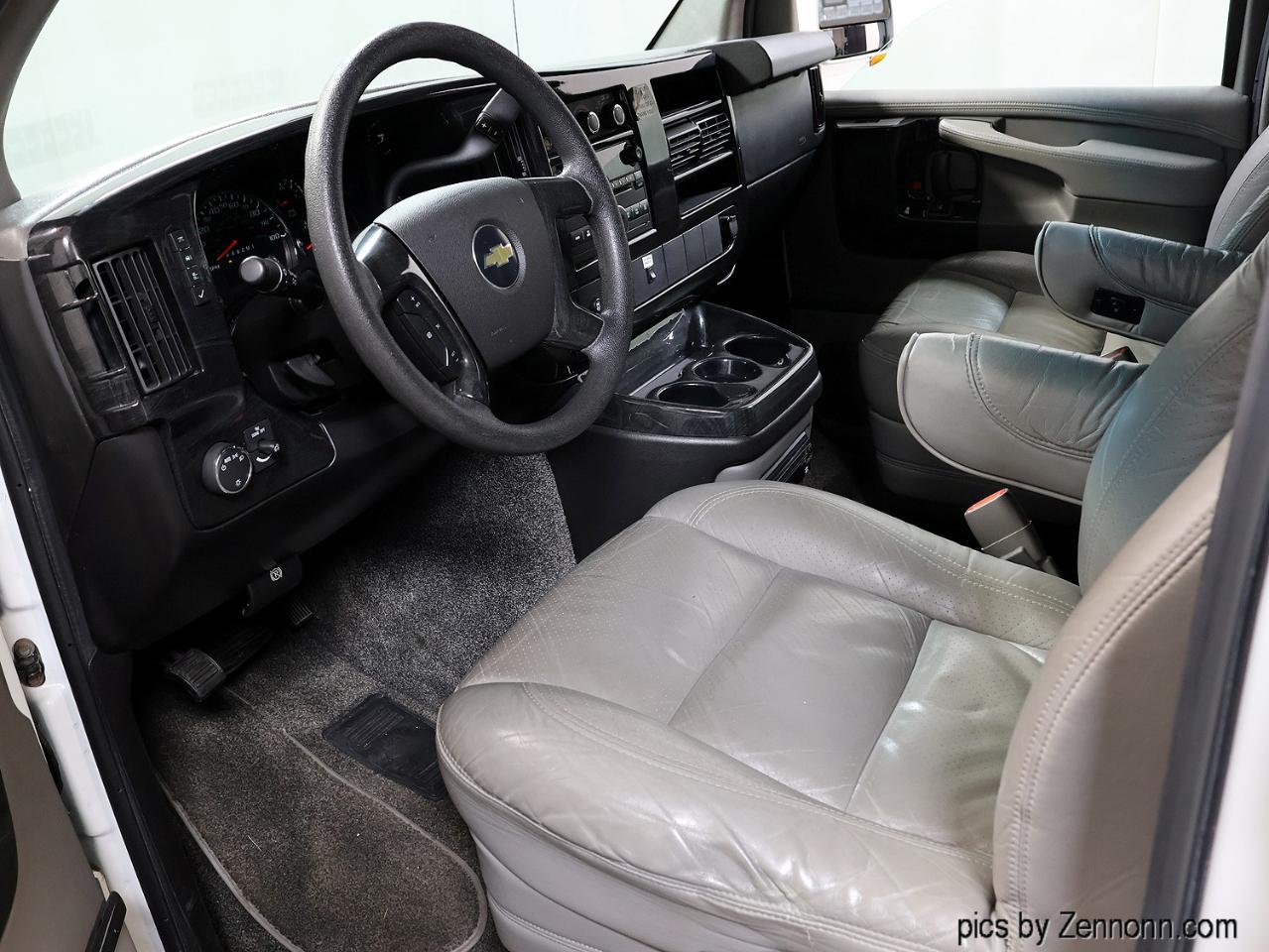 Chevrolet Express Passenger RWD 3500 155" LT 2010