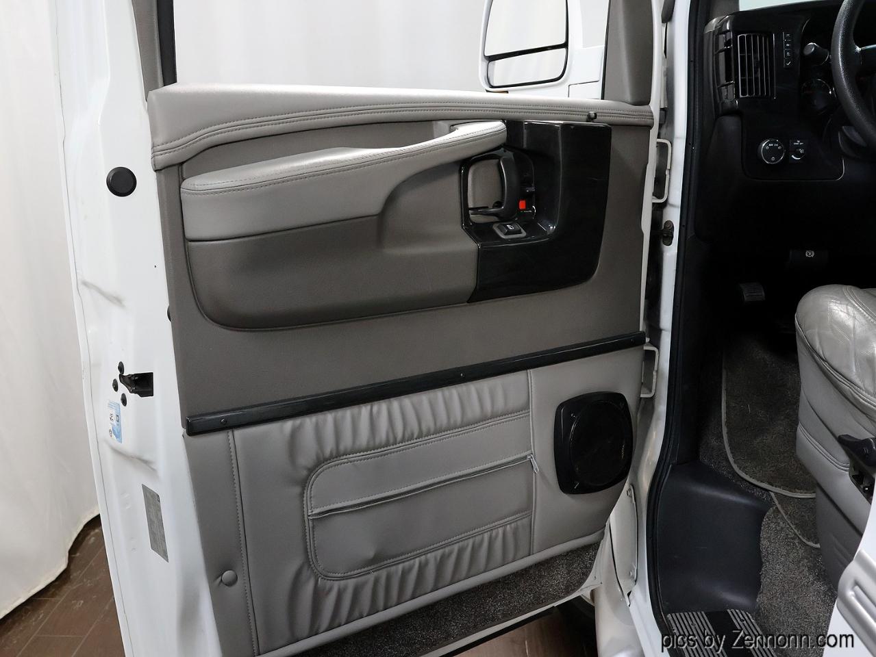 Chevrolet Express Passenger RWD 3500 155" LT 2010