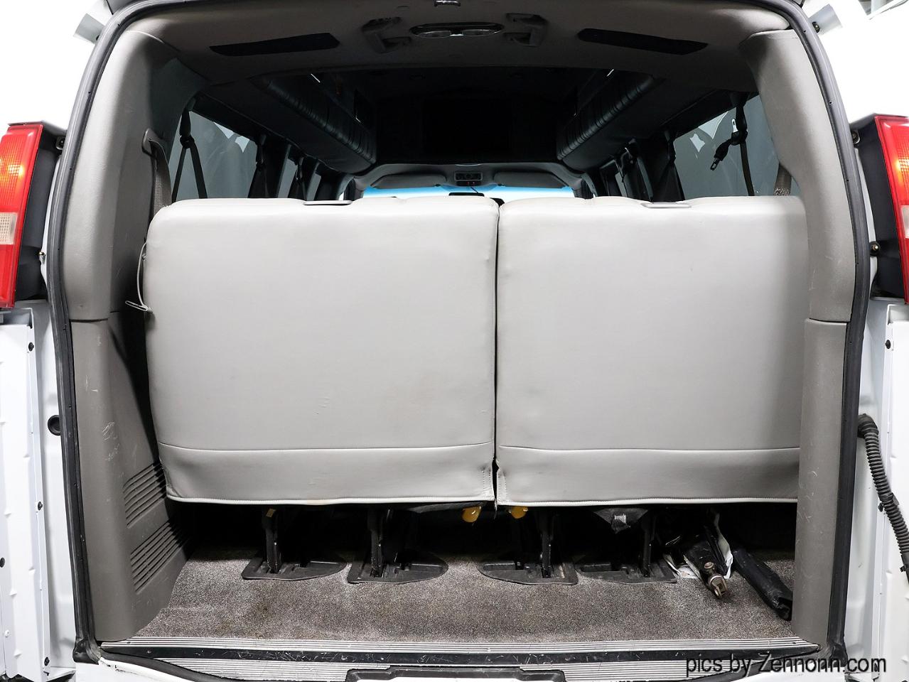 Chevrolet Express Passenger RWD 3500 155" LT 2010