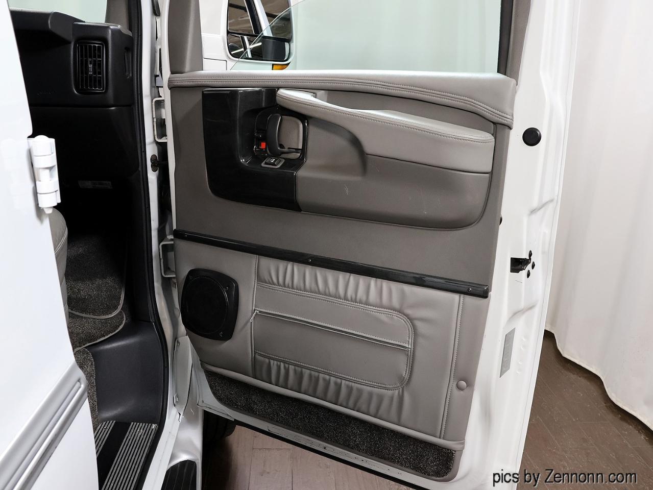 Chevrolet Express Passenger RWD 3500 155" LT 2010