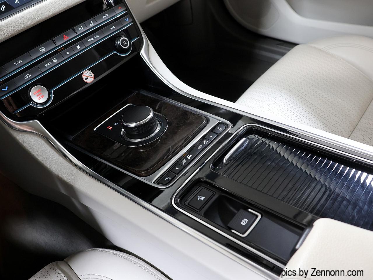 Jaguar XF Sedan 25t Prestige AWD 2020