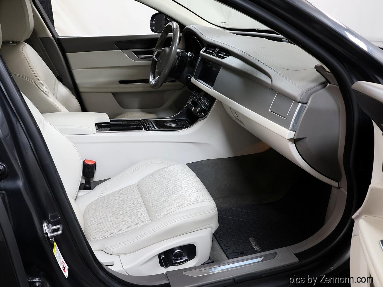 Jaguar XF Sedan 25t Prestige AWD 2020