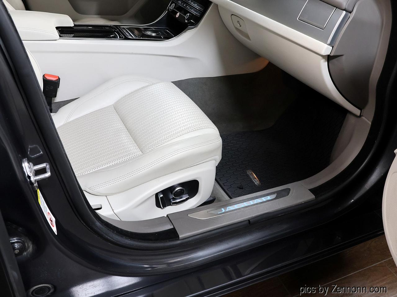 Jaguar XF Sedan 25t Prestige AWD 2020