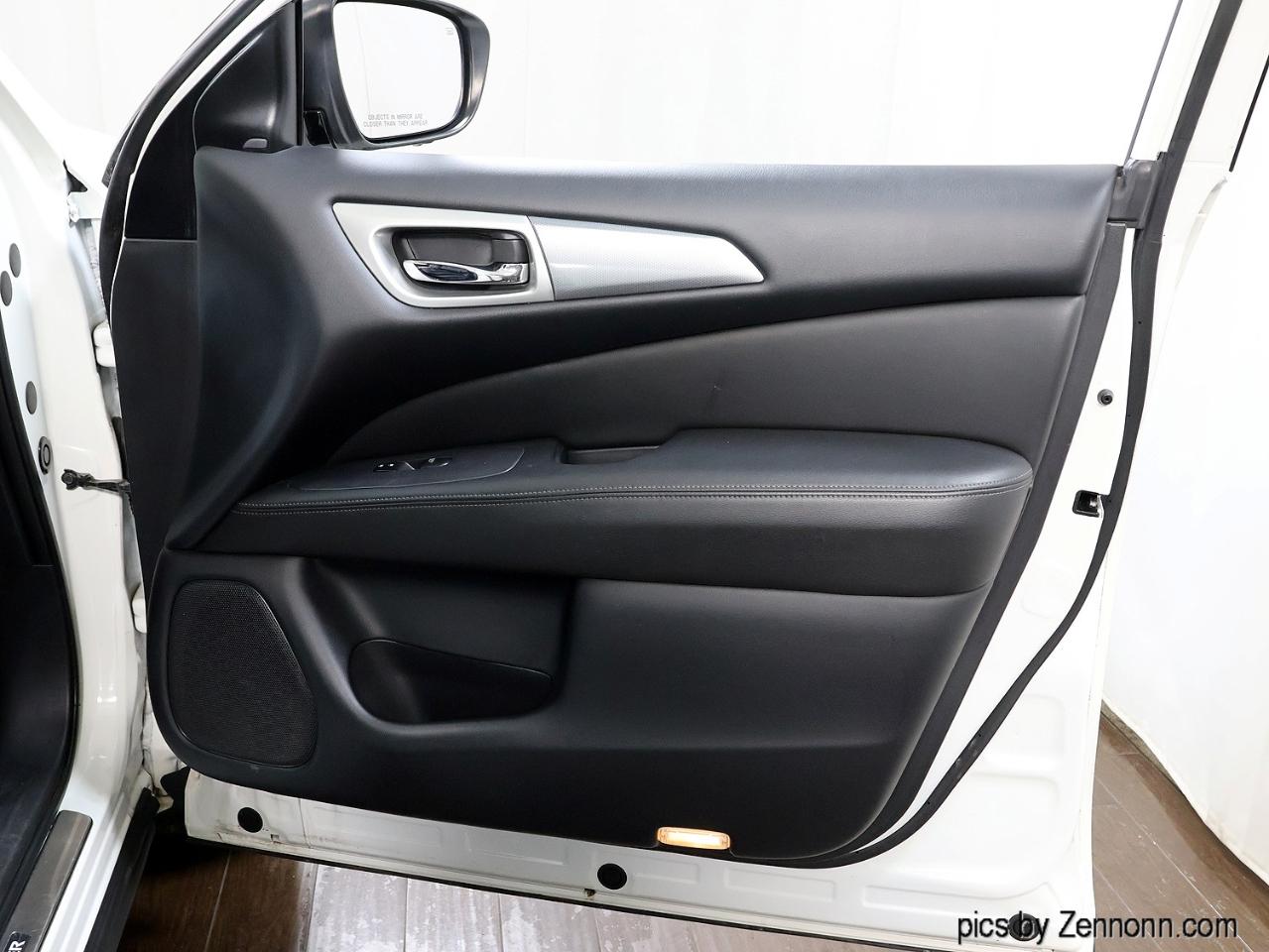 Nissan Pathfinder 4x4 SL 2018