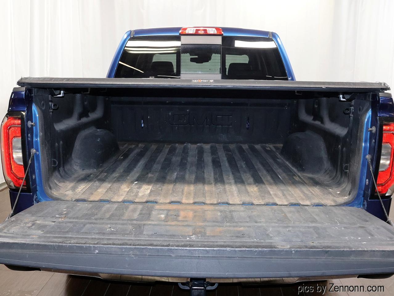 GMC Sierra 1500 4WD Crew Cab 143.5" SLT 2017