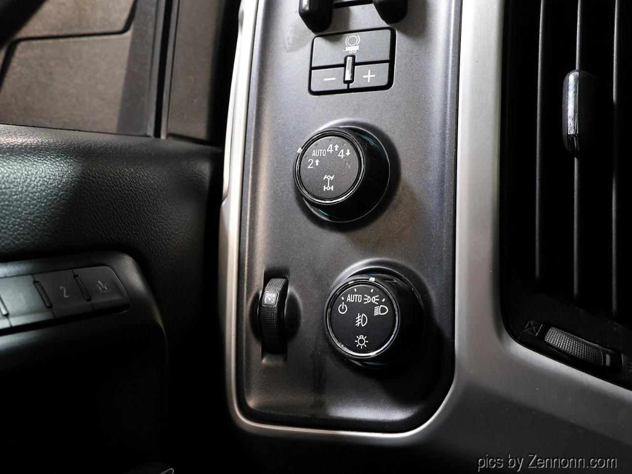 GMC Sierra 1500 4WD Crew Cab 143.5" SLT 2017