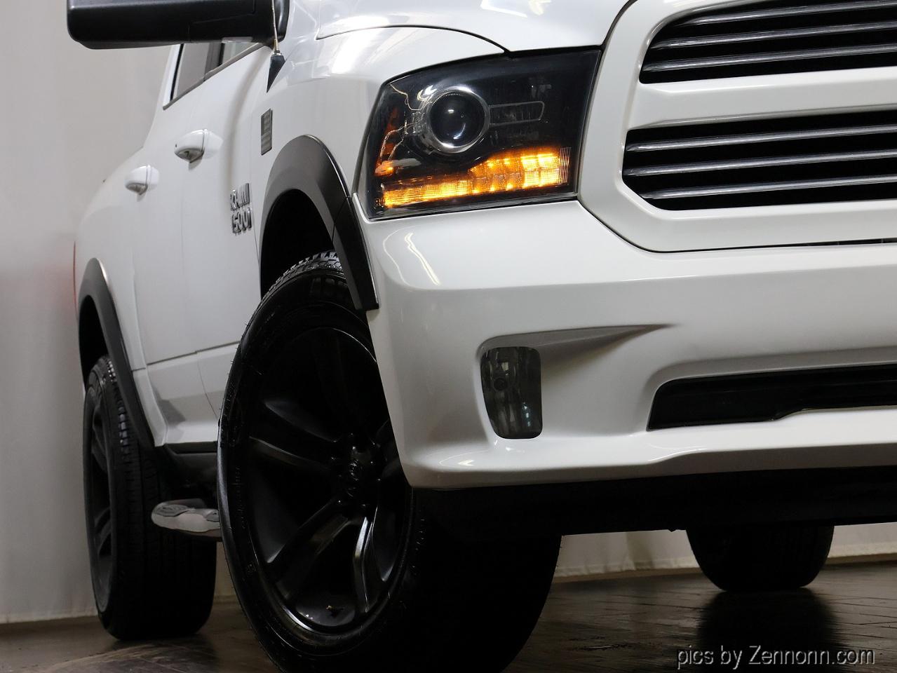 RAM 1500 4WD Crew Cab 140.5" Sport 2014