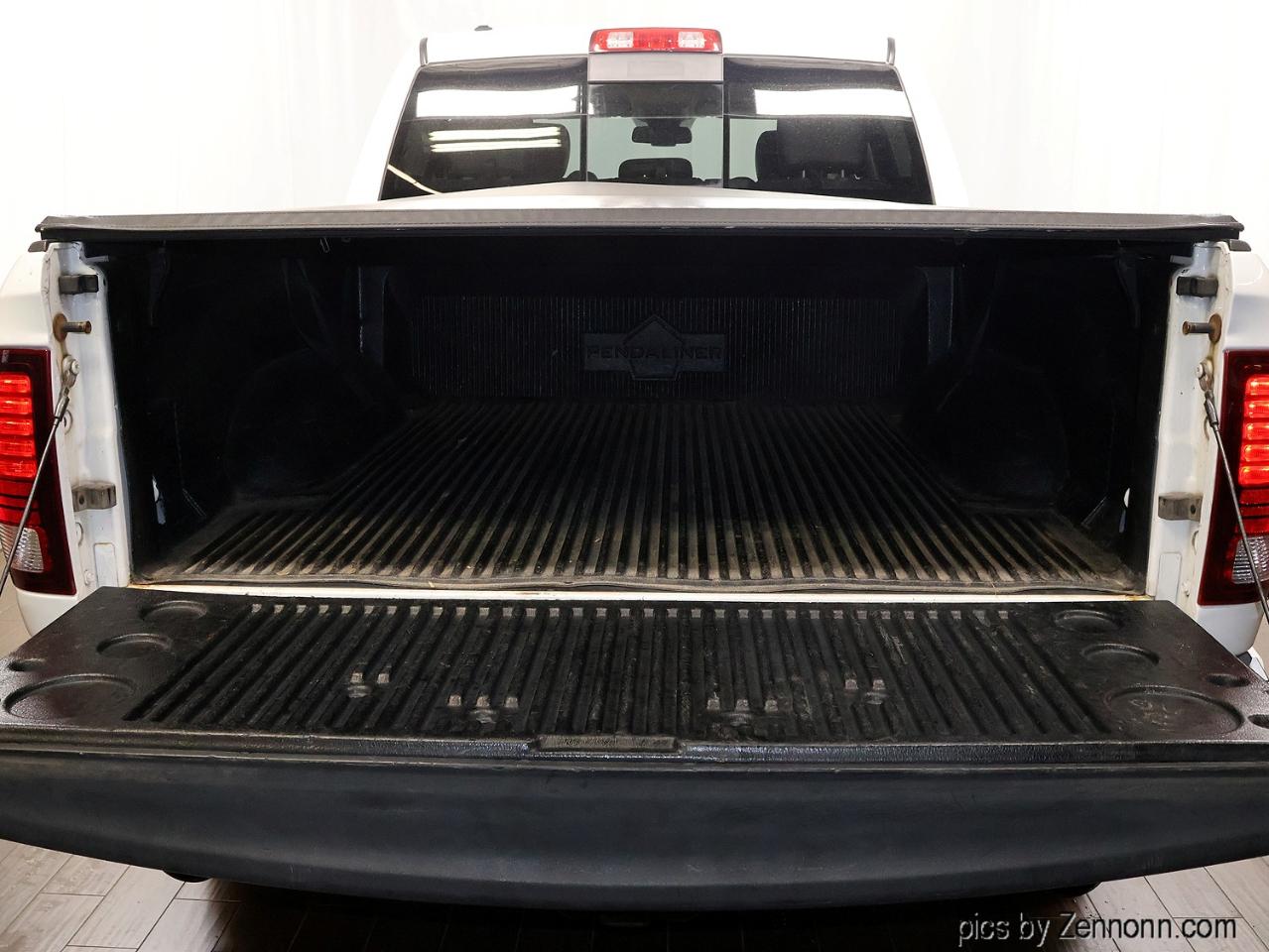 RAM 1500 4WD Crew Cab 140.5" Sport 2014